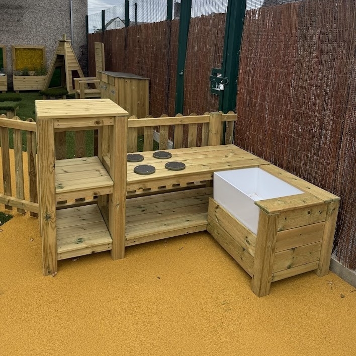 Large Mud Kitchen with Belfast Sink - Image 2
