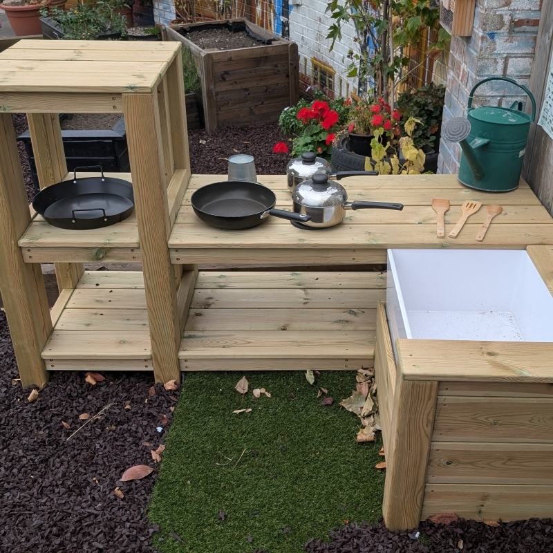Large Mud Kitchen with Belfast Sink - Image 3
