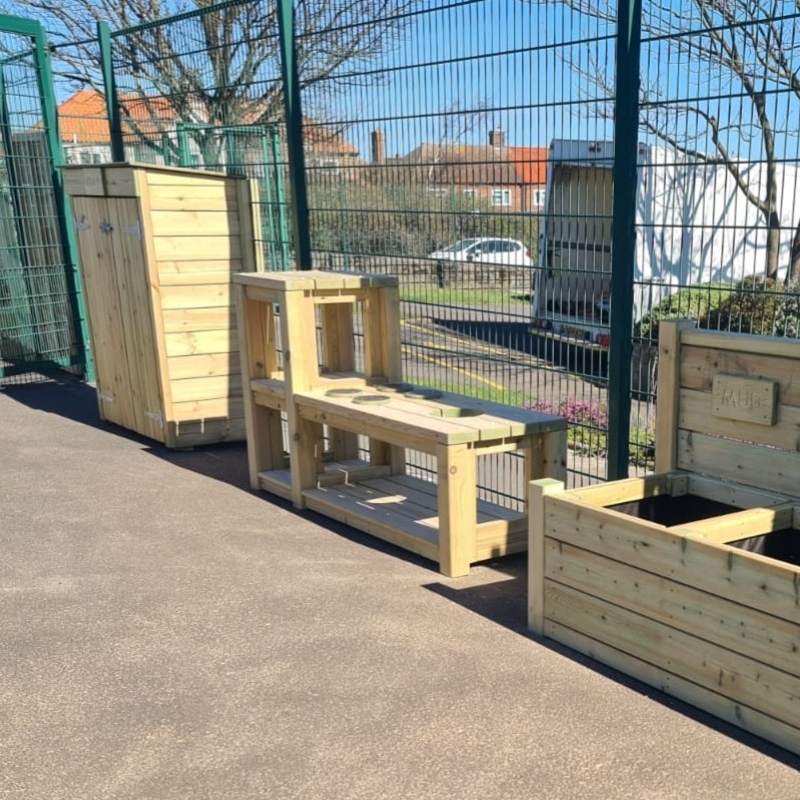 Large Mud Kitchen - Image 2