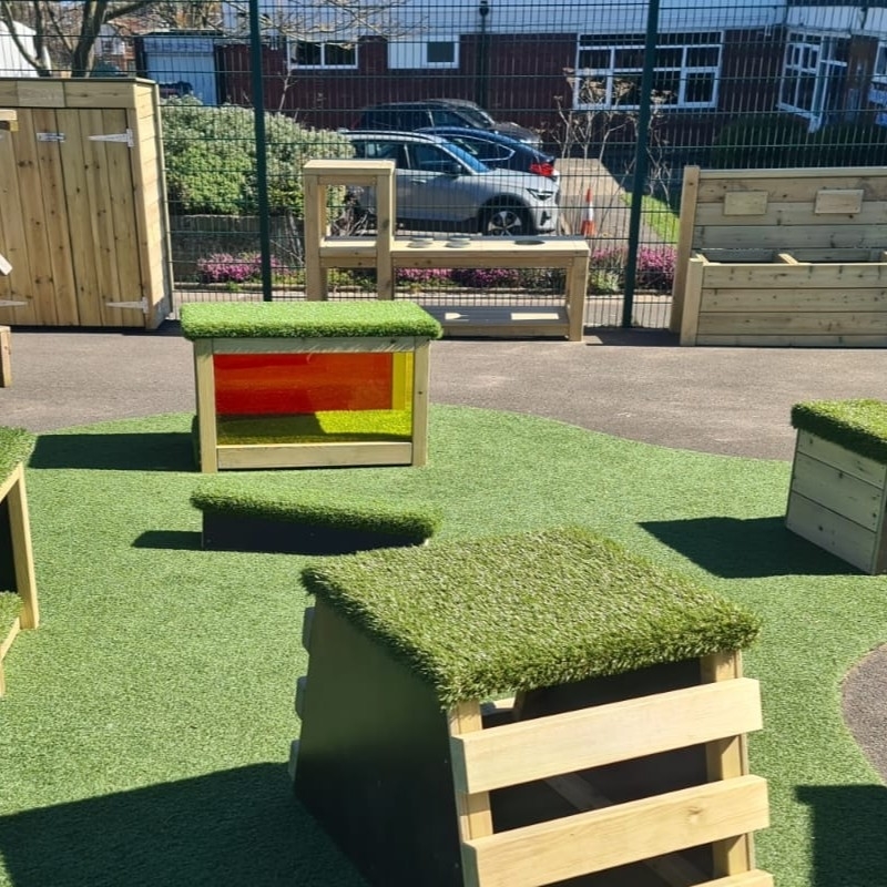 Large Mud Kitchen - Image 4